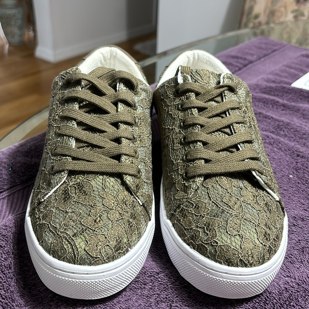 Isaac Mizrahi Live! Fabric Green Sneakers in Size 9.5